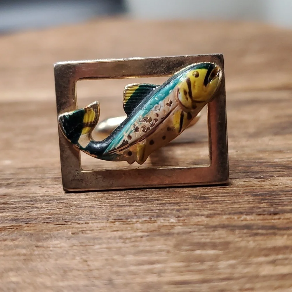 Collectible bass cufflink‎